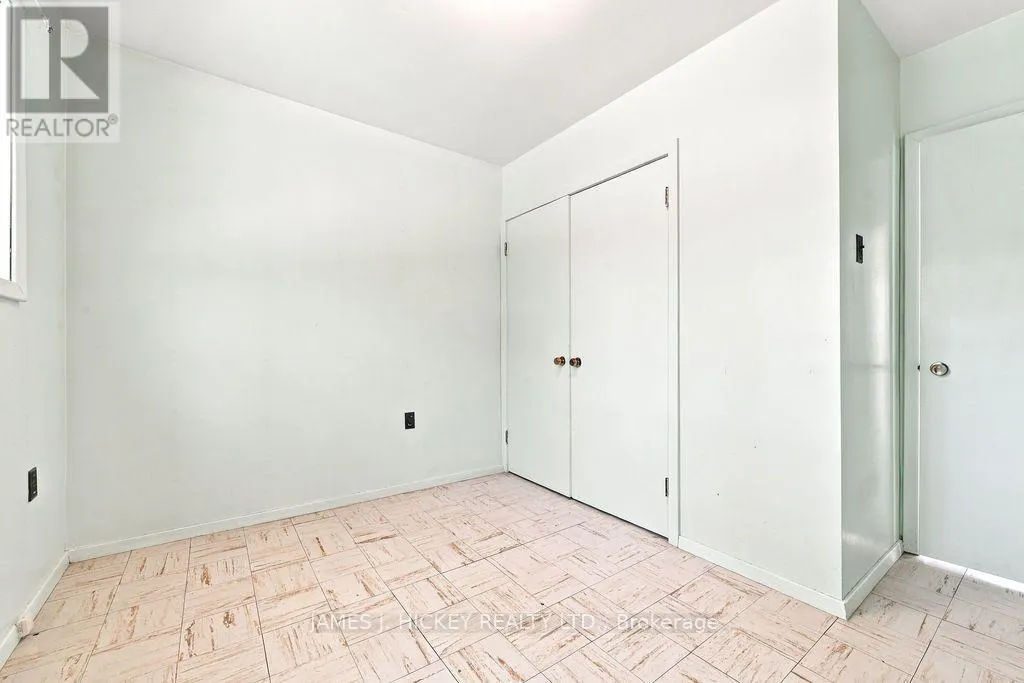 4 SHERIDAN COURT