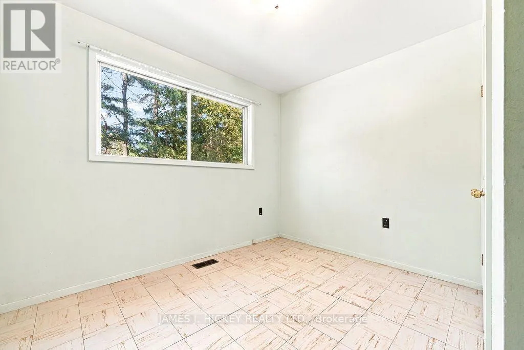 4 SHERIDAN COURT