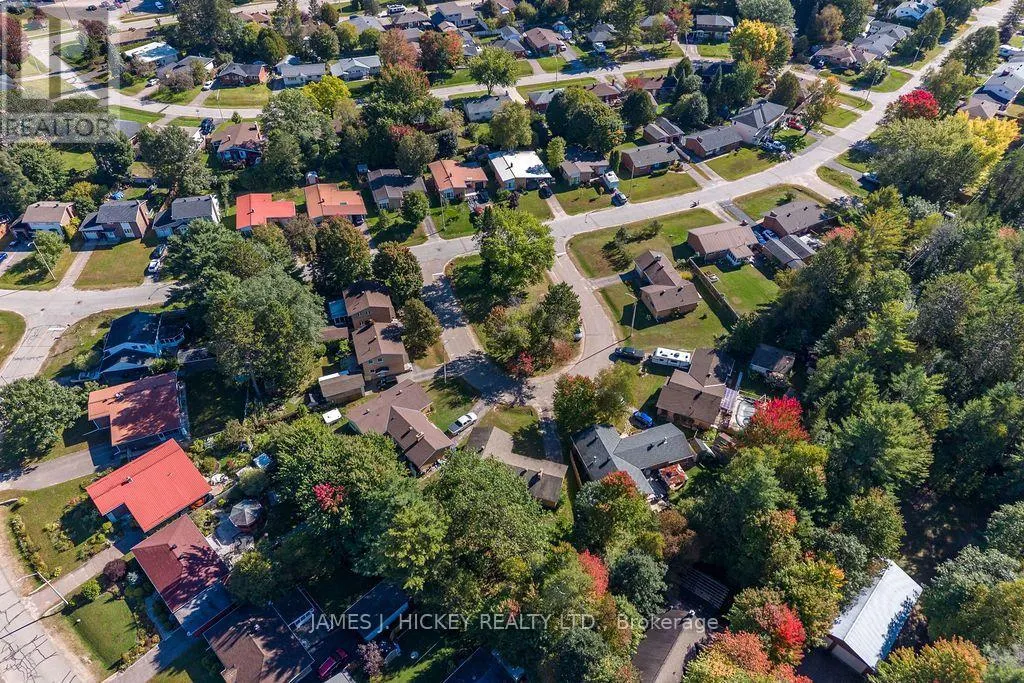 4 SHERIDAN COURT