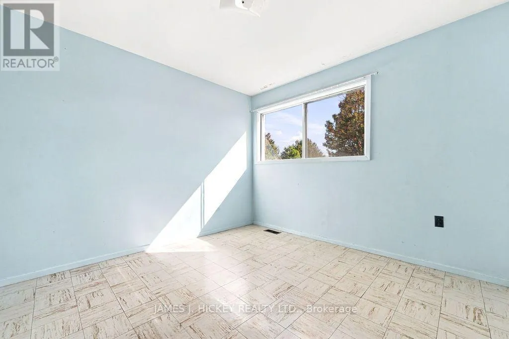 4 SHERIDAN COURT