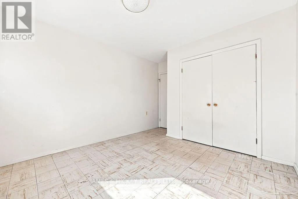4 SHERIDAN COURT