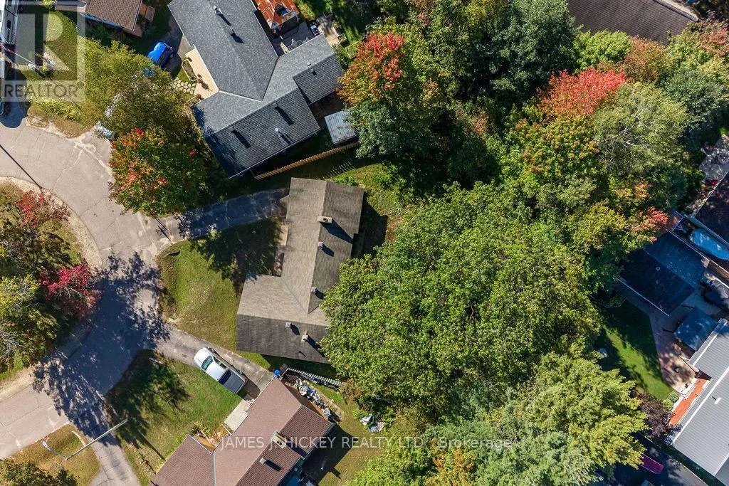 4 SHERIDAN COURT