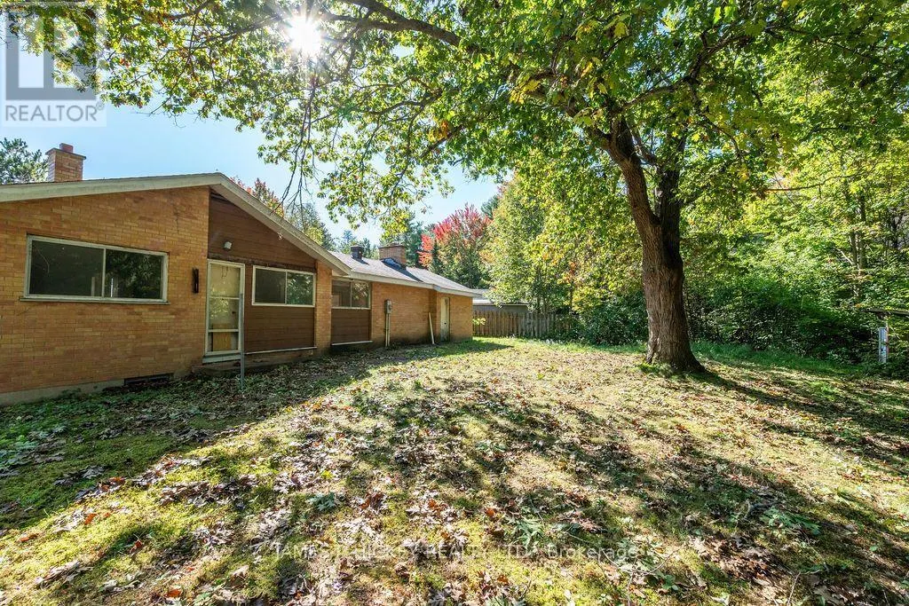 4 SHERIDAN COURT