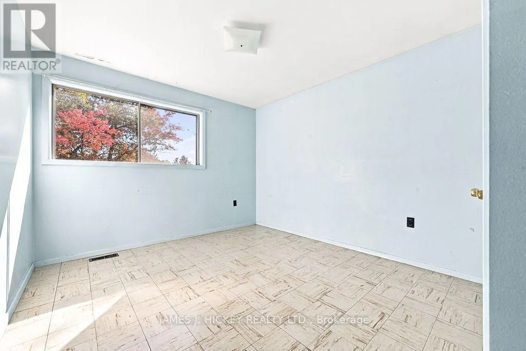 4 SHERIDAN COURT