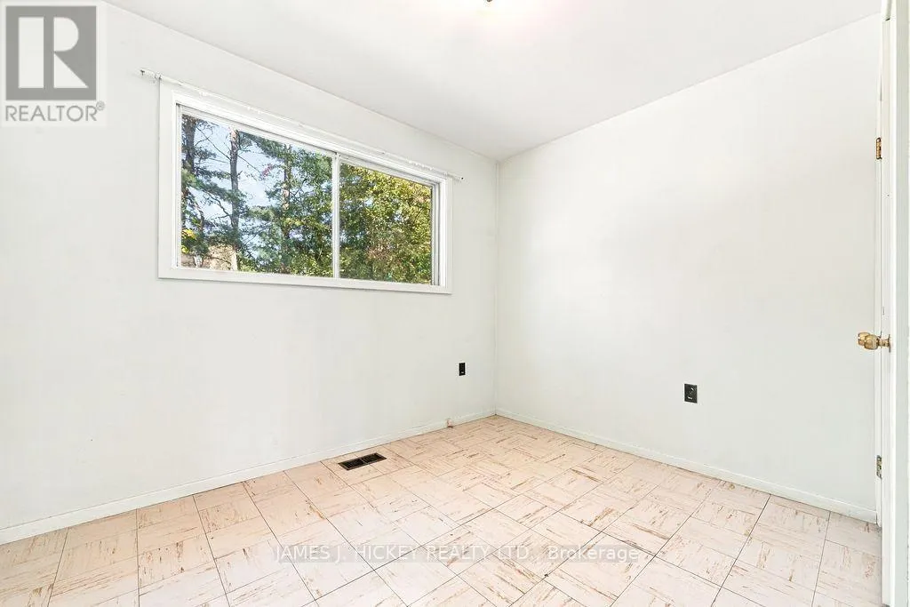 4 SHERIDAN COURT