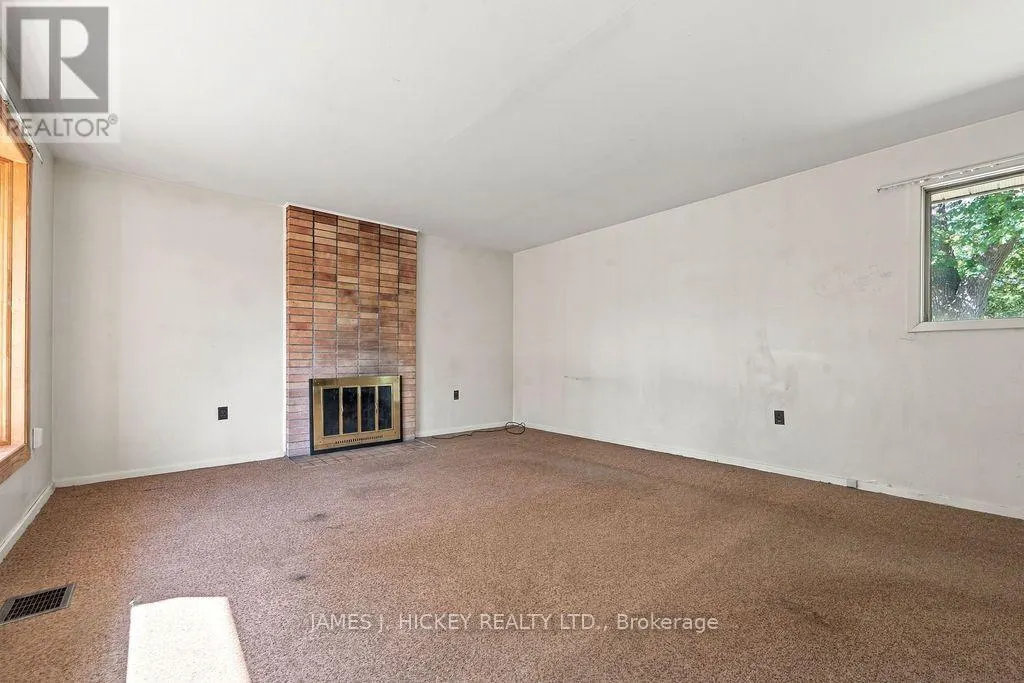 4 SHERIDAN COURT
