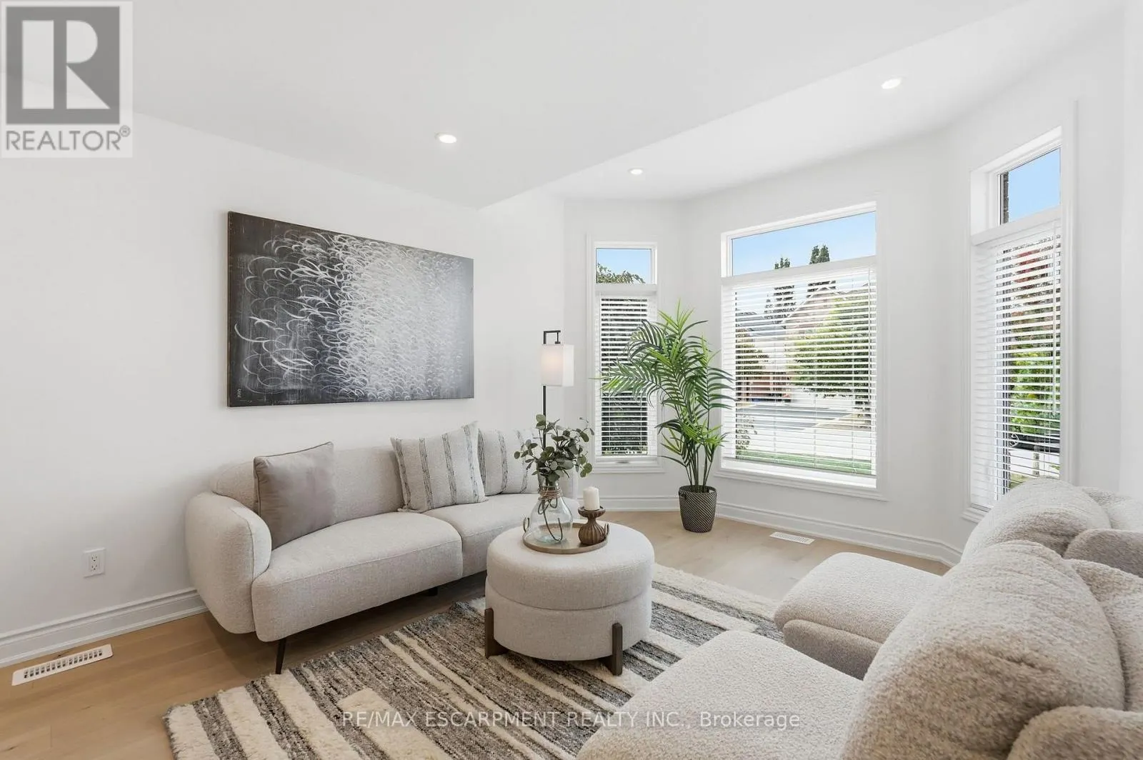 84 RILEY STREET