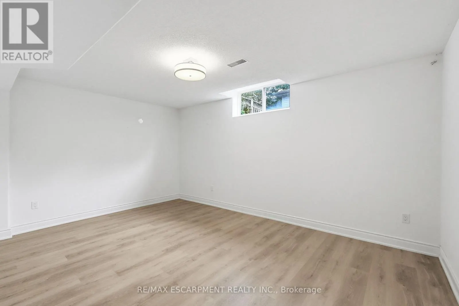 84 RILEY STREET