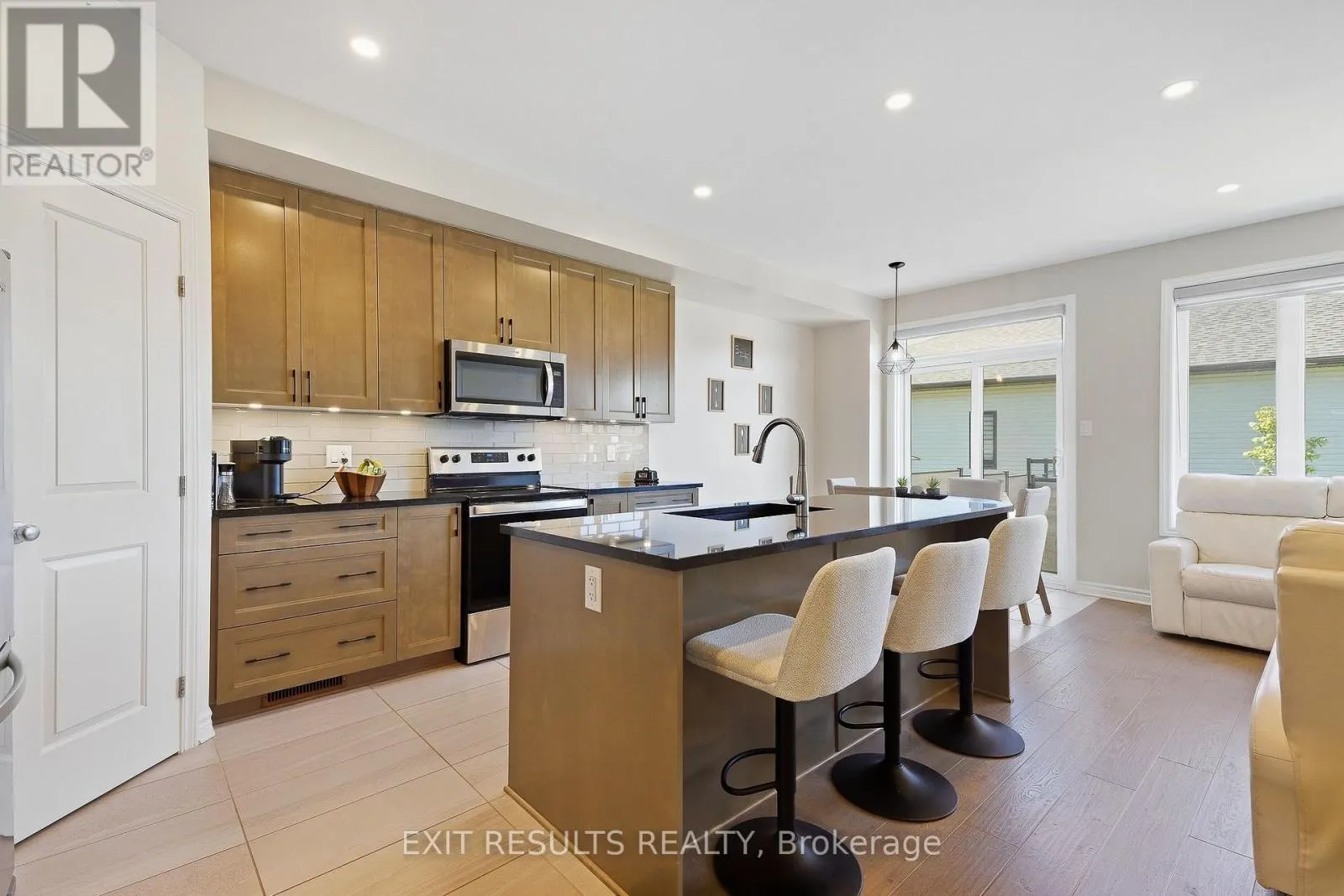 783 NAMUR STREET W