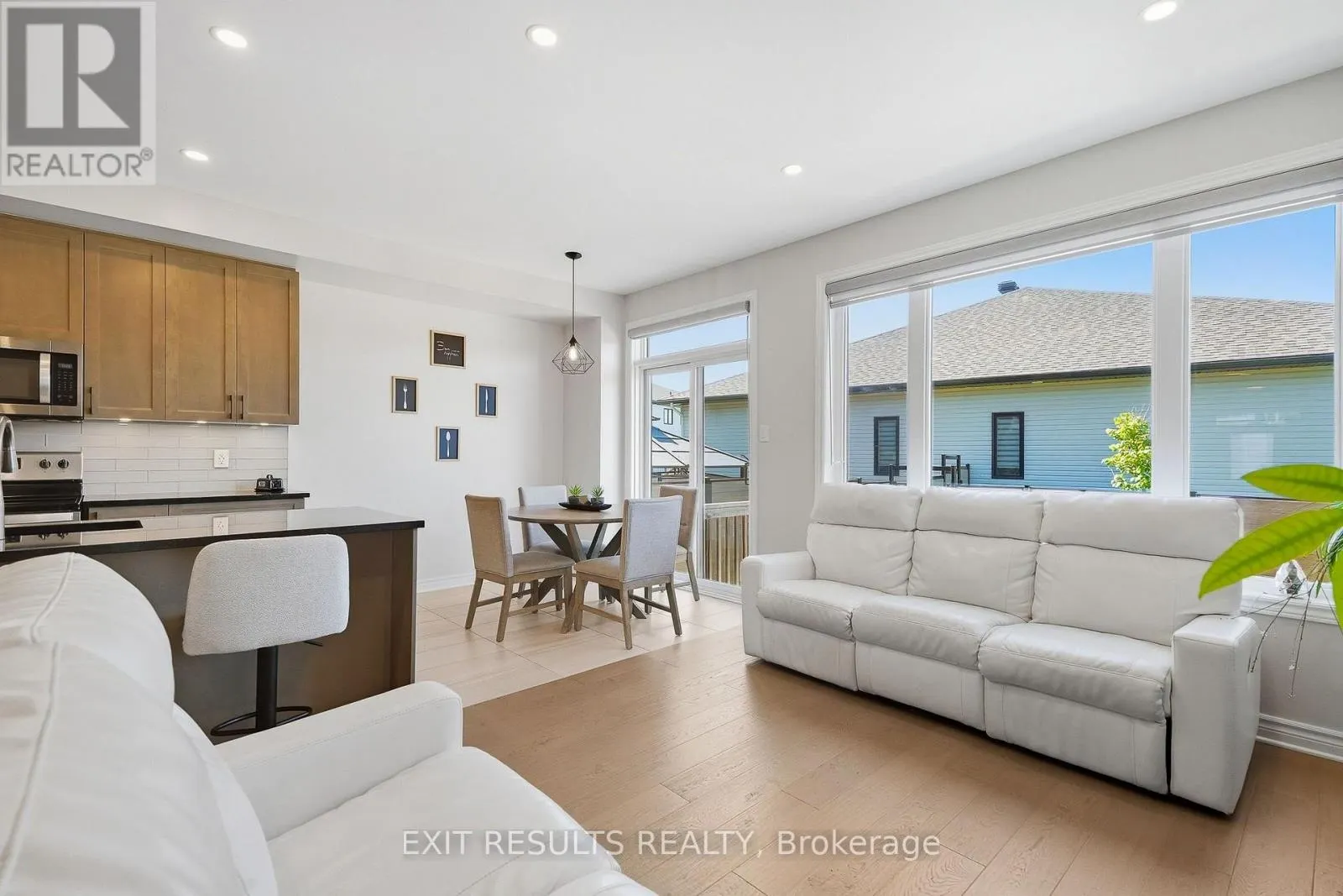 783 NAMUR STREET W