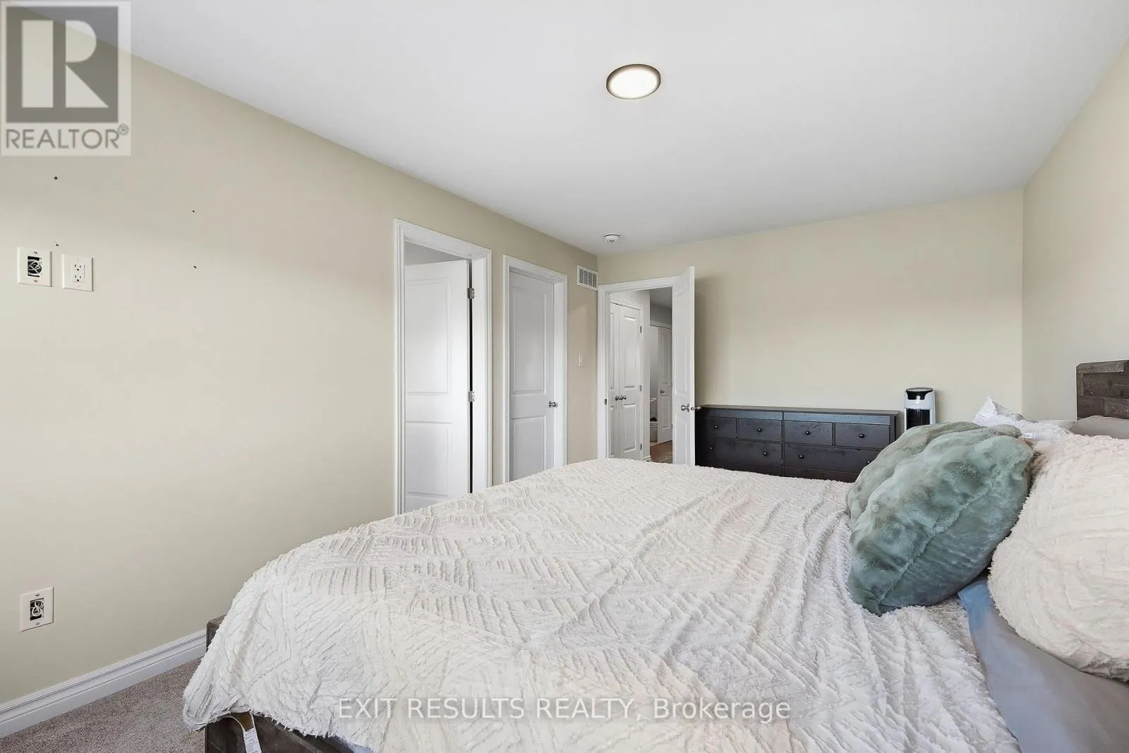 783 NAMUR STREET W
