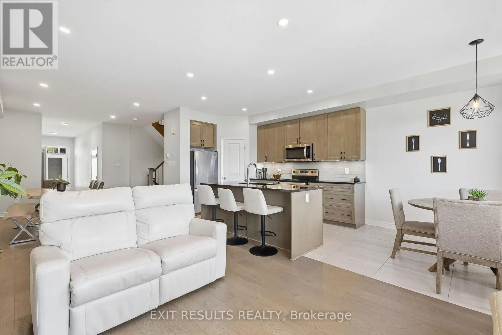 783 NAMUR STREET W