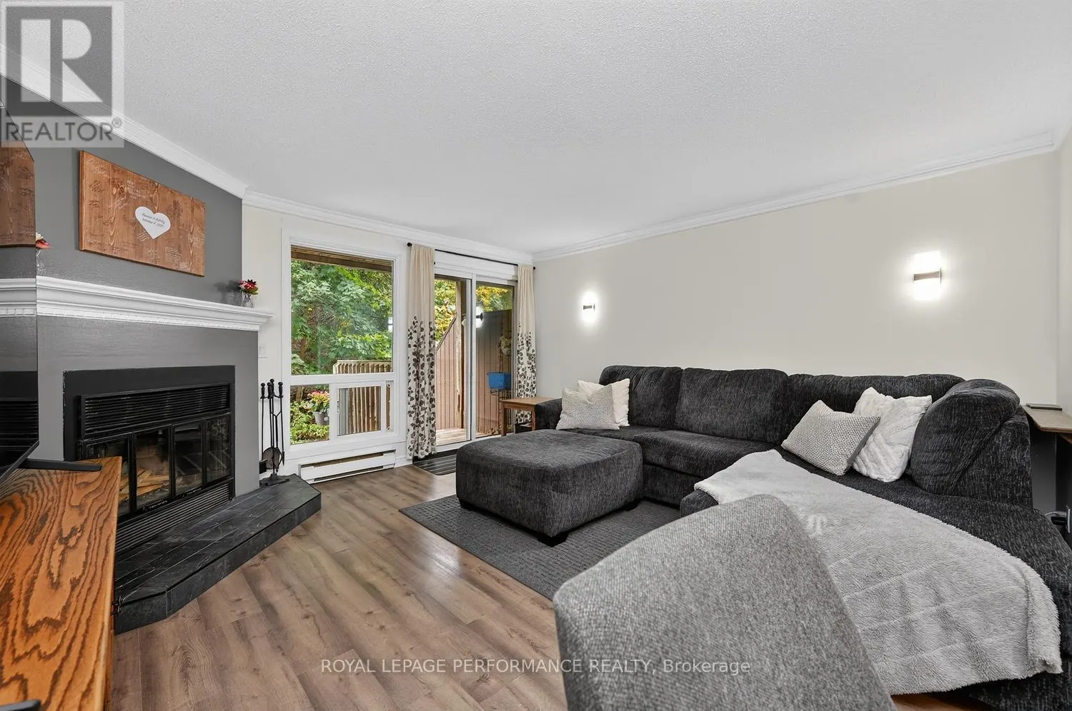 A - 6812 JEANNE D'ARC BOULEVARD N