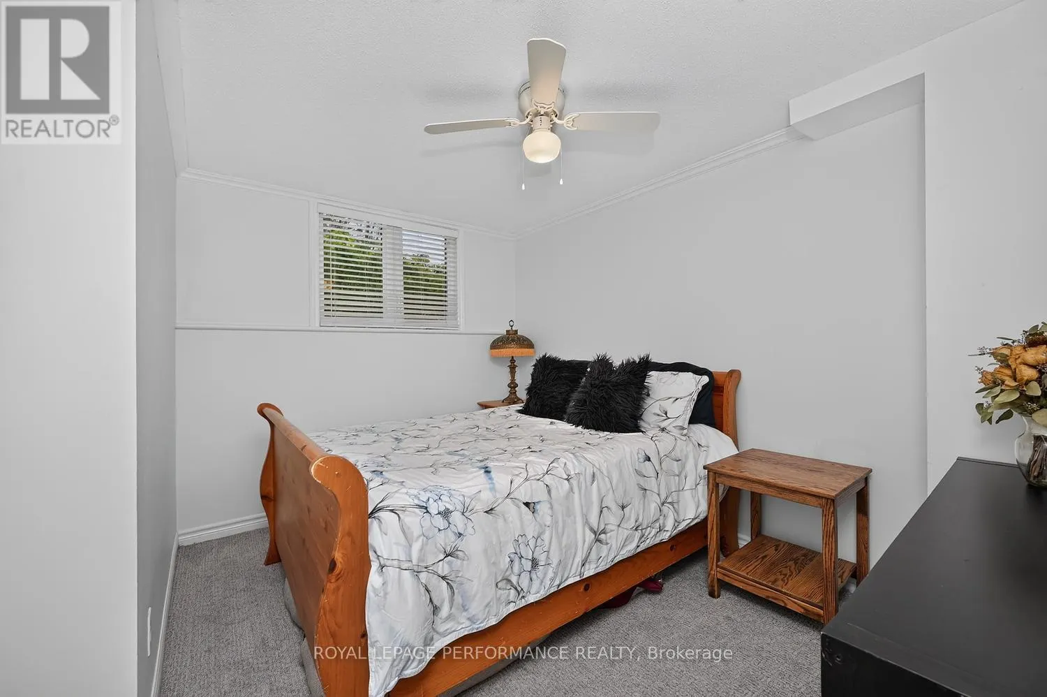 A - 6812 JEANNE D'ARC BOULEVARD N