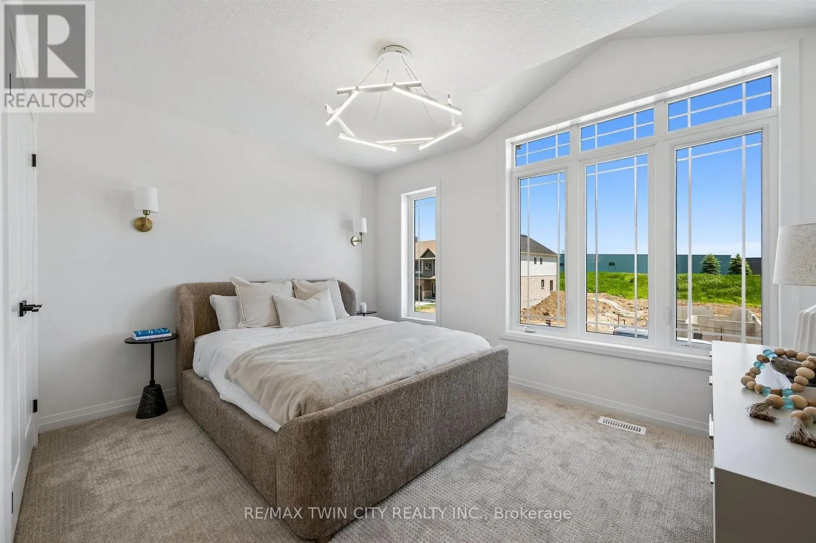 1681 DUNKIRK AVENUE