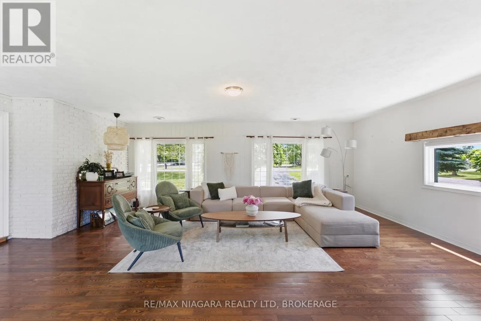 1042 LAKESHORE ROAD W