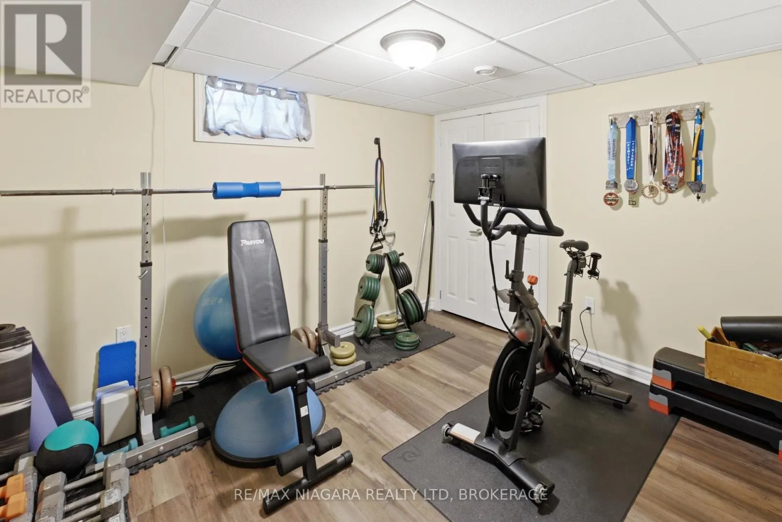 1042 LAKESHORE ROAD W