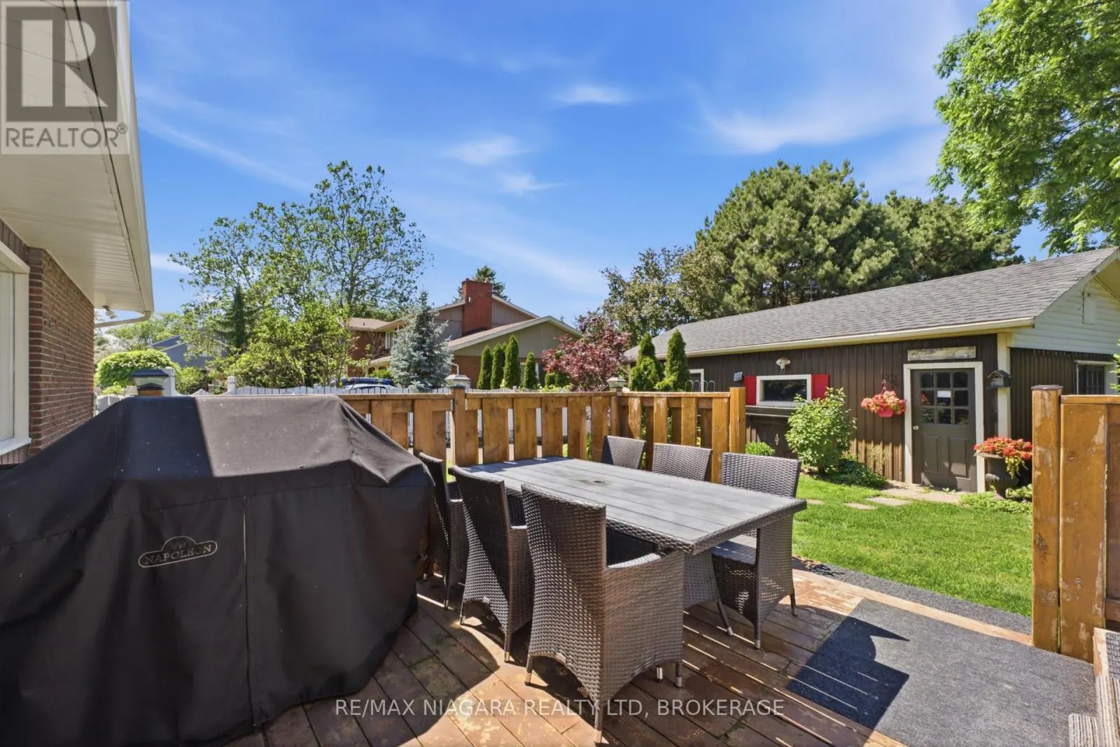 1042 LAKESHORE ROAD W