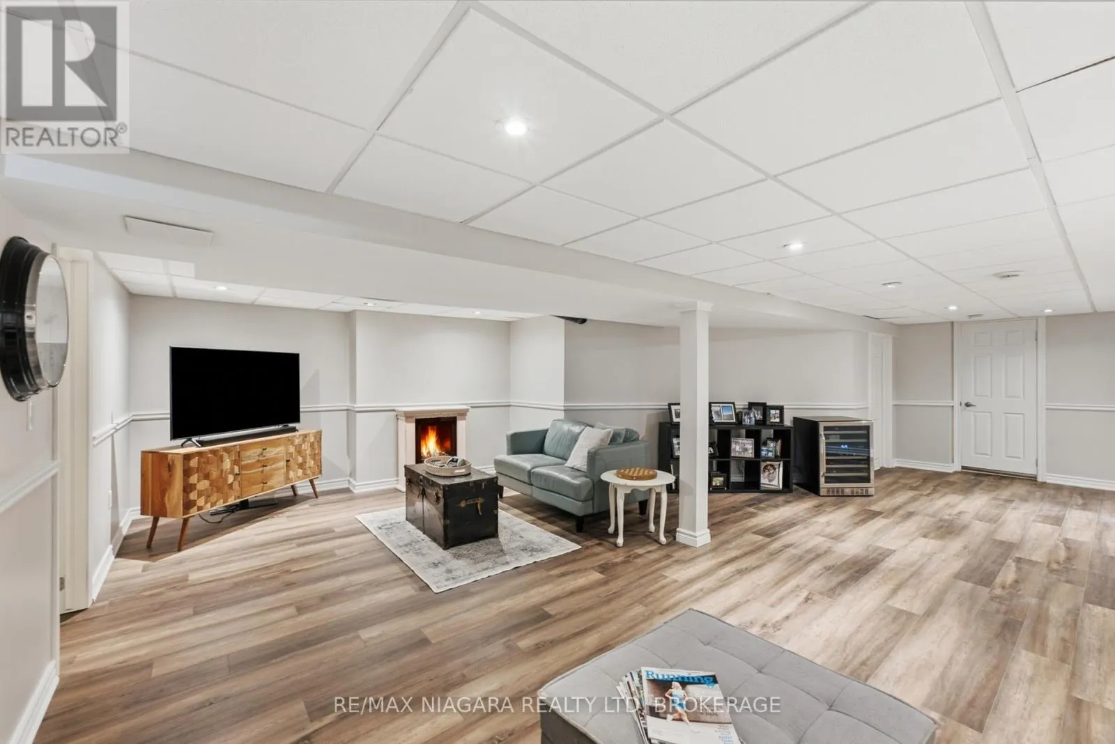 1042 LAKESHORE ROAD W