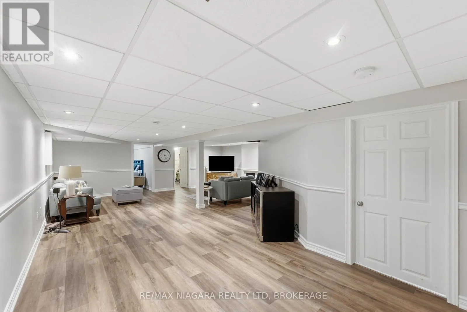 1042 LAKESHORE ROAD W