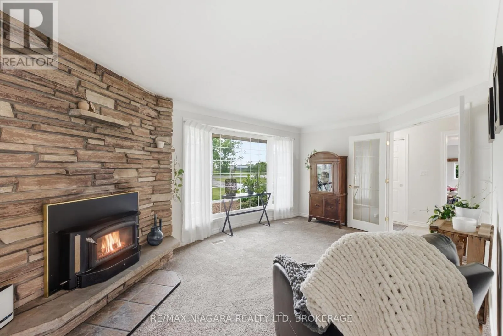 1042 LAKESHORE ROAD W