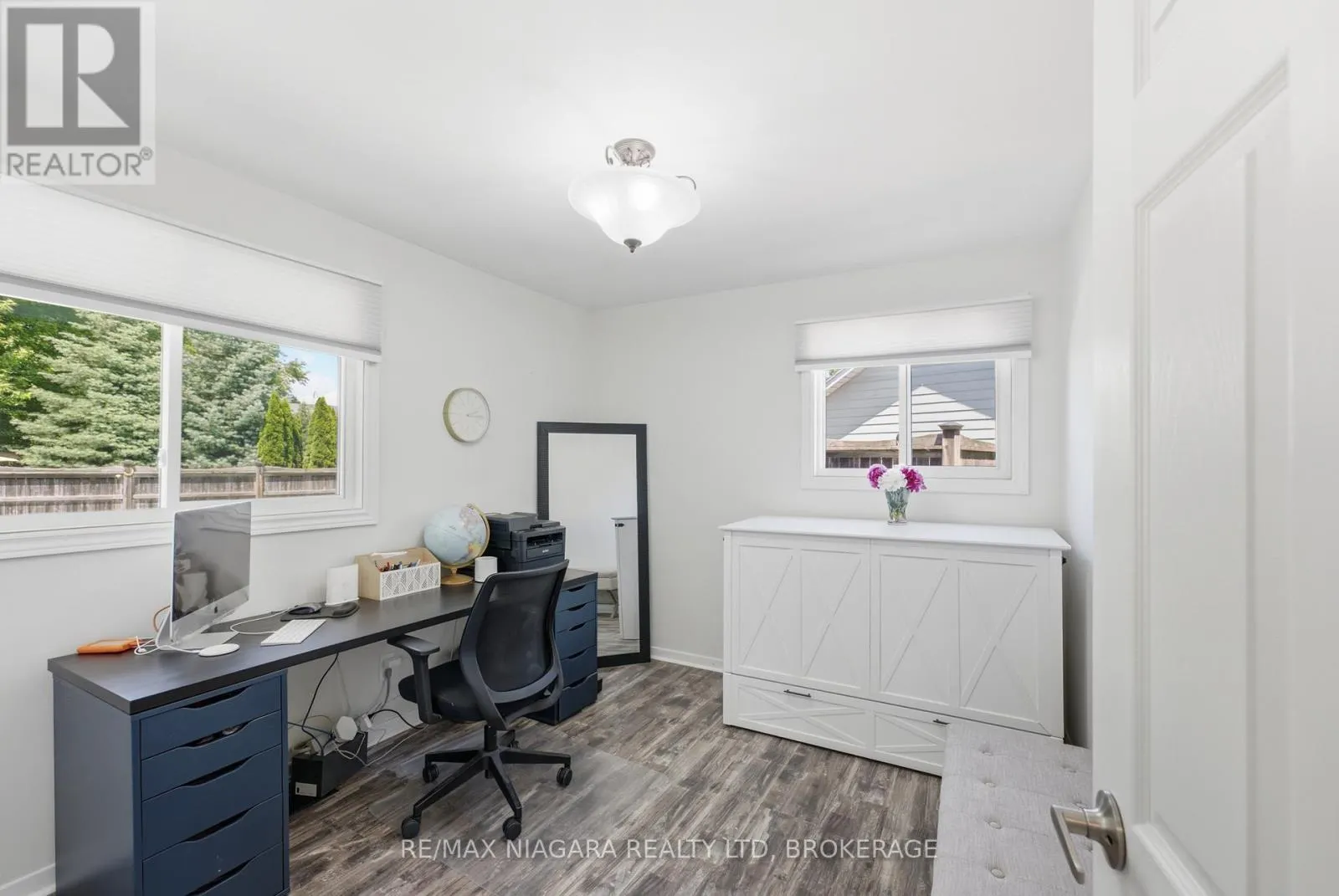 1042 LAKESHORE ROAD W