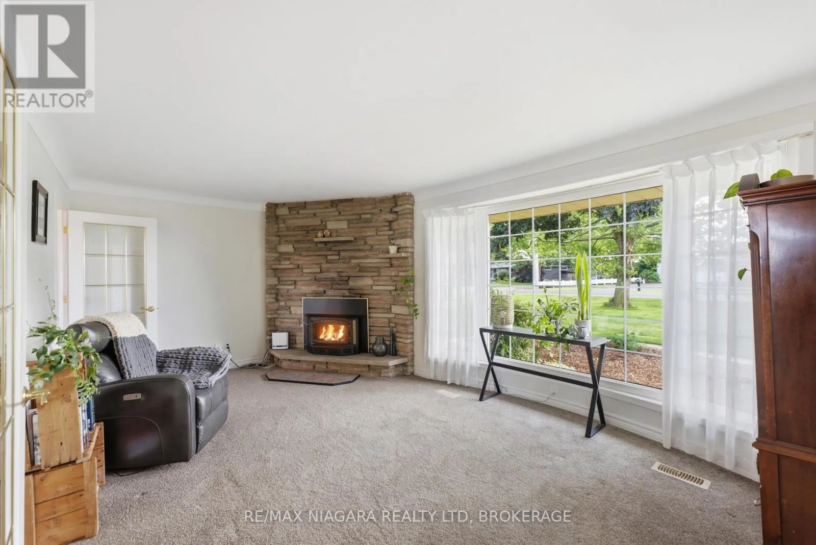 1042 LAKESHORE ROAD W