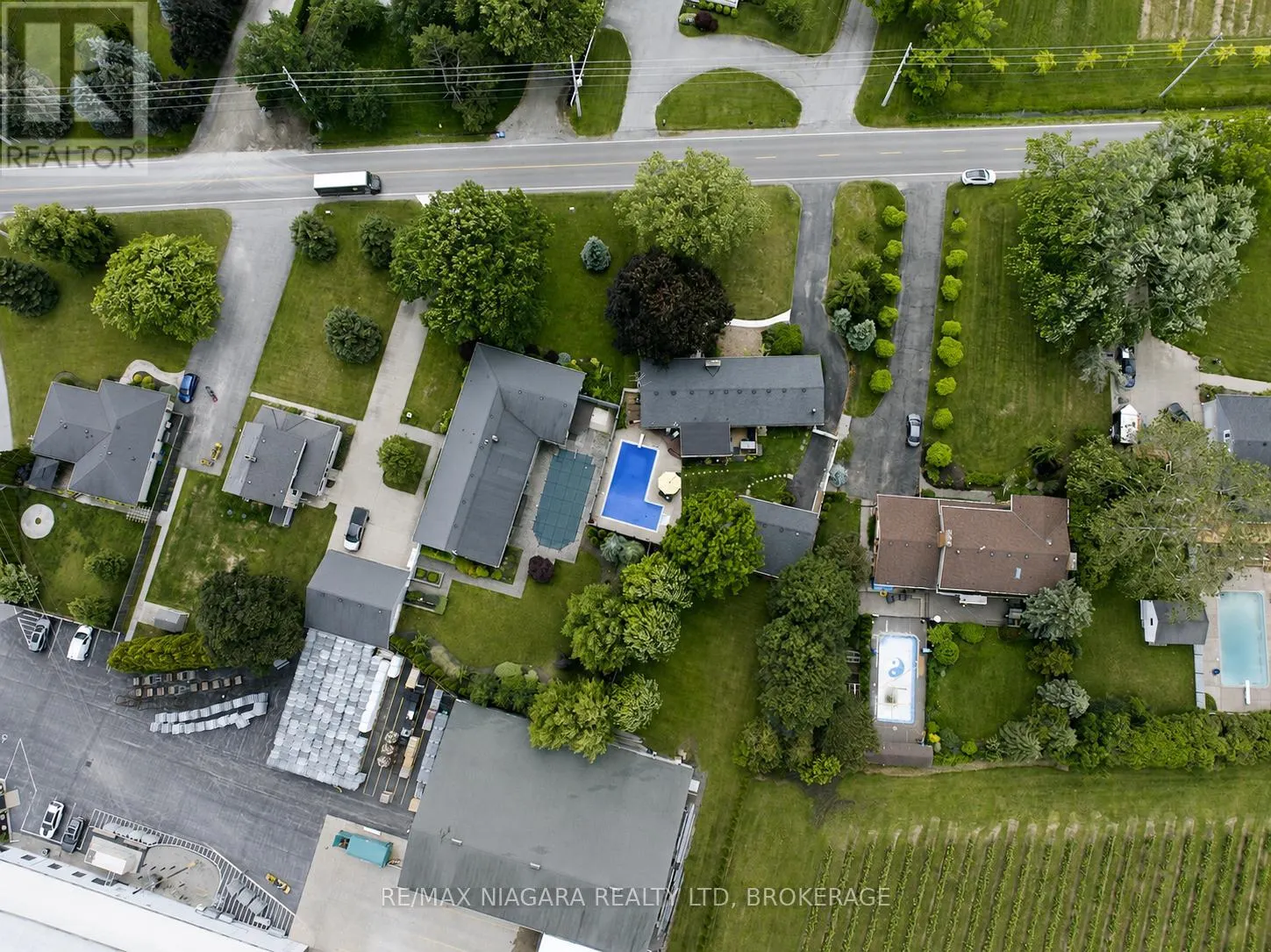 1042 LAKESHORE ROAD W