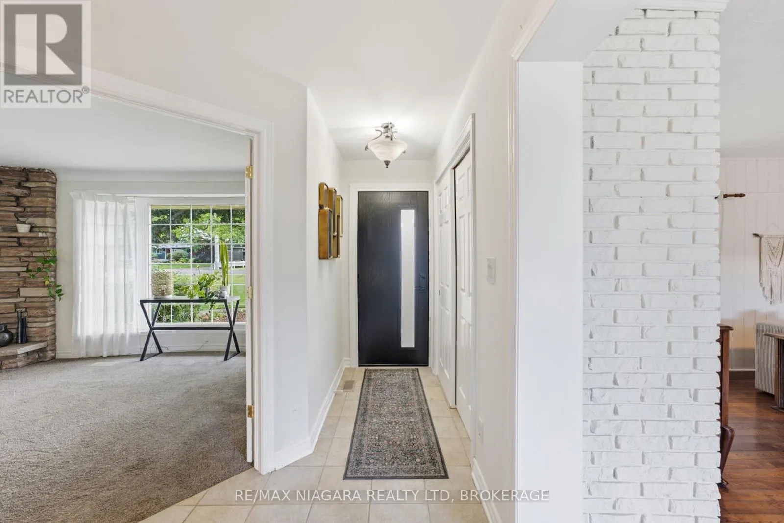 1042 LAKESHORE ROAD W