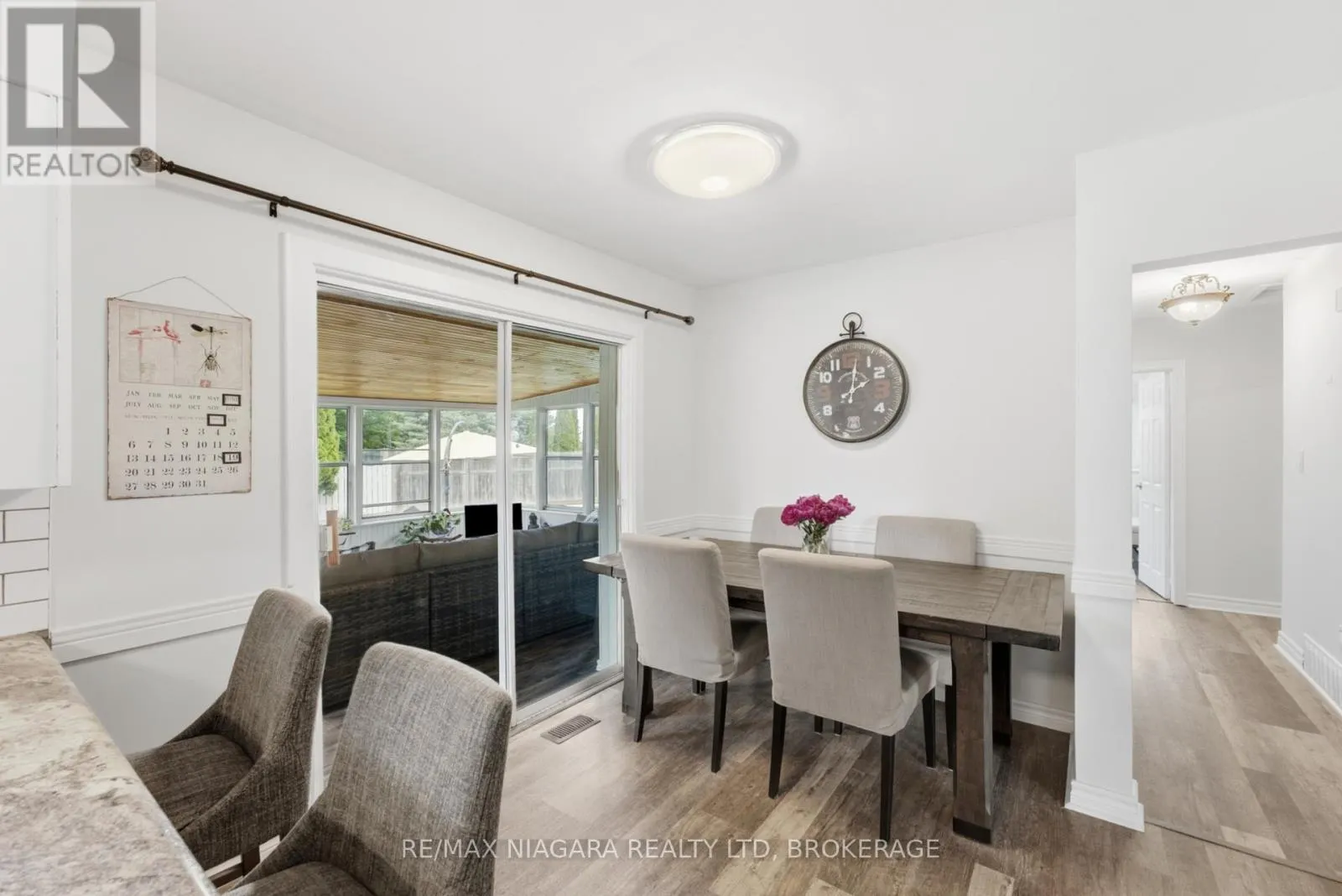 1042 LAKESHORE ROAD W