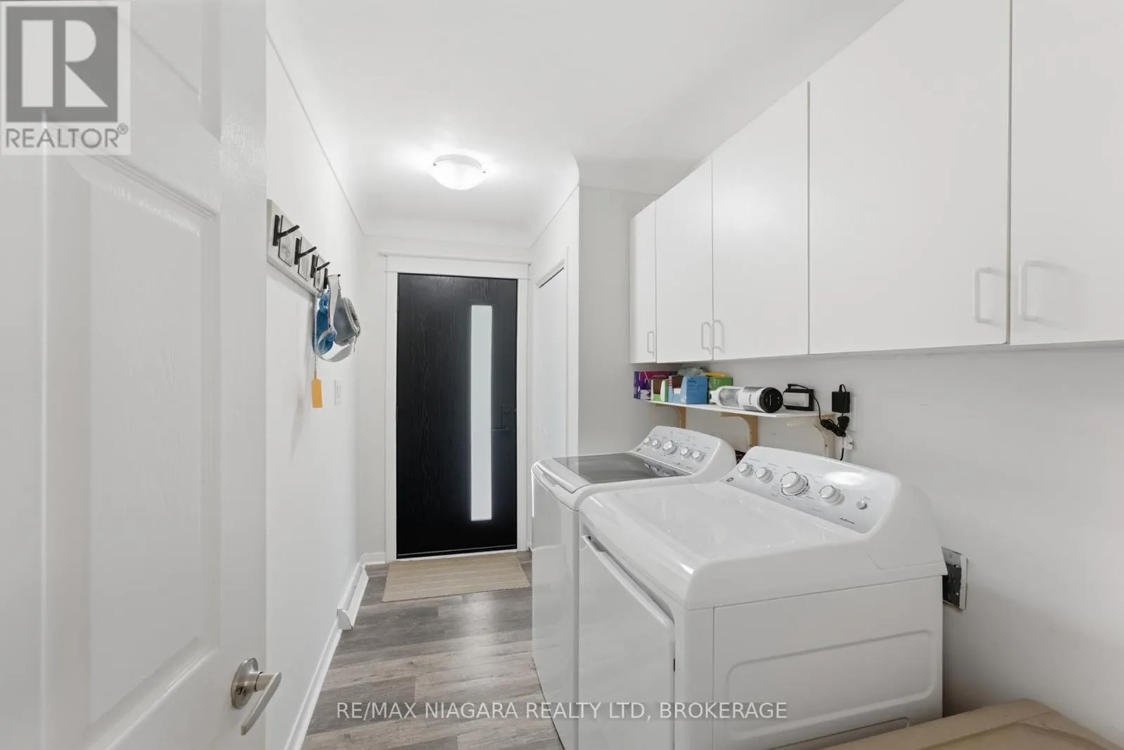 1042 LAKESHORE ROAD W