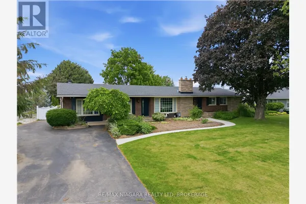 1042 LAKESHORE ROAD W