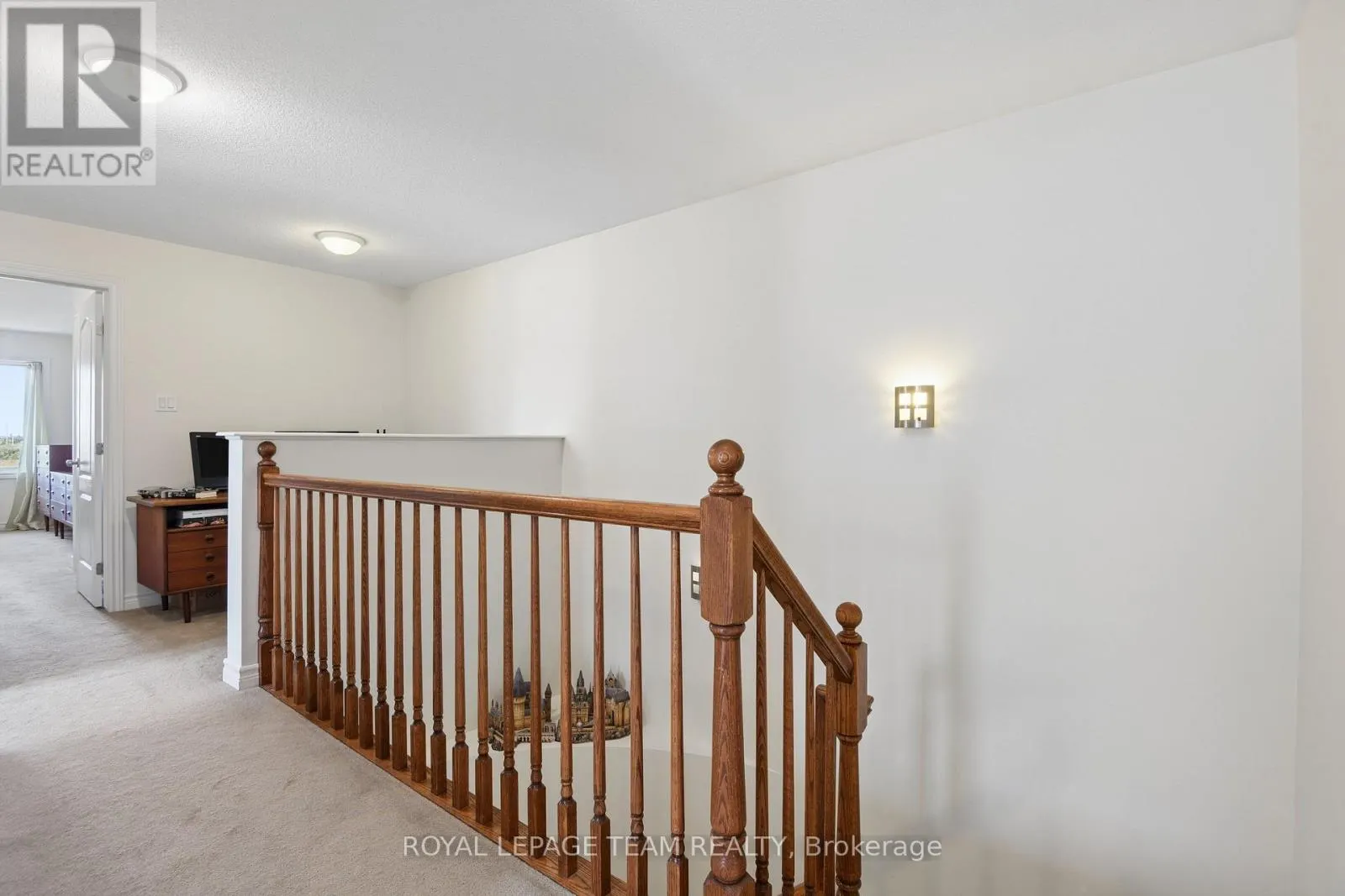 1076 NORTHGRAVES CRESCENT