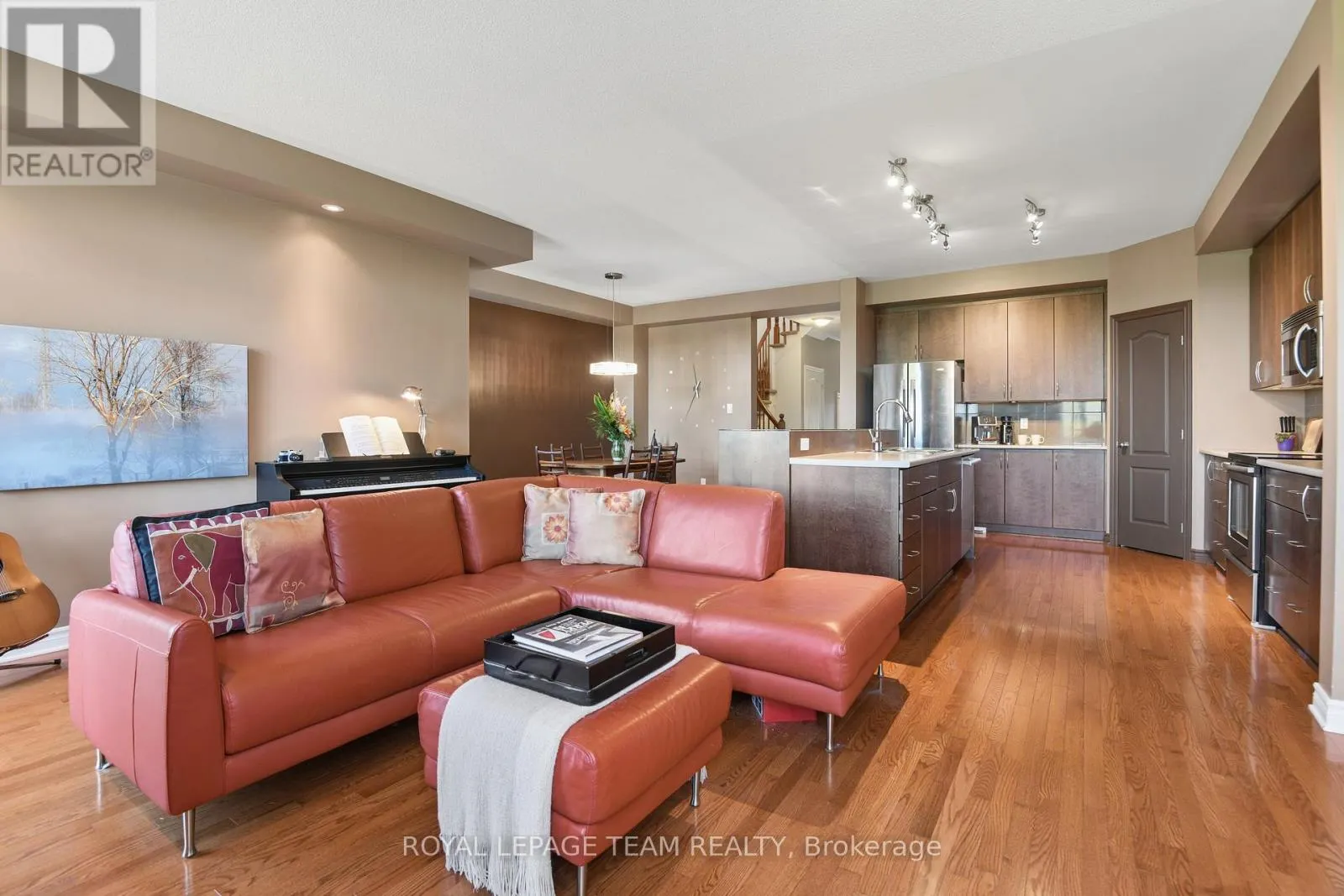 1076 NORTHGRAVES CRESCENT