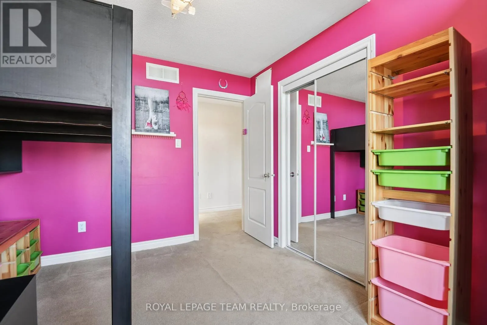 1076 NORTHGRAVES CRESCENT