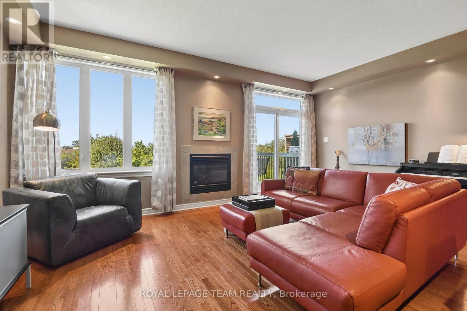 1076 NORTHGRAVES CRESCENT