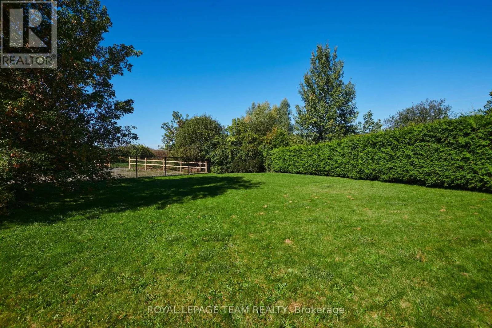 1076 NORTHGRAVES CRESCENT