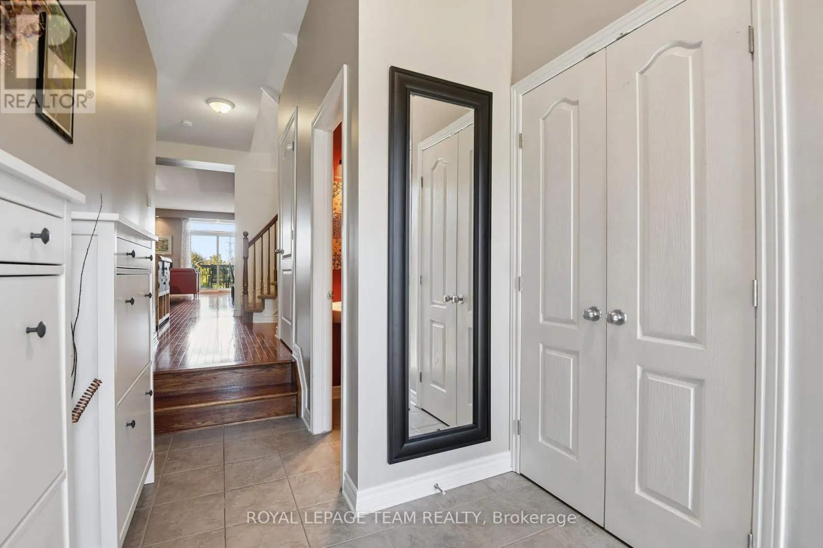 1076 NORTHGRAVES CRESCENT