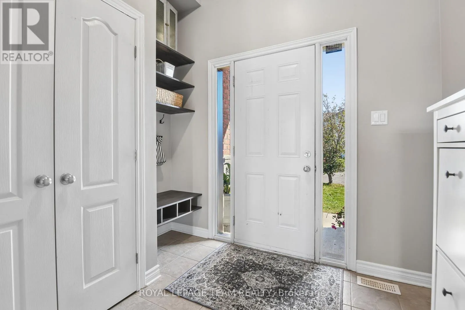 1076 NORTHGRAVES CRESCENT