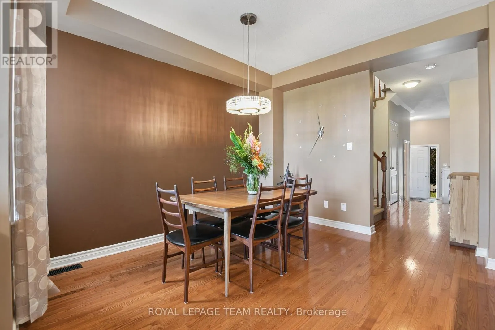 1076 NORTHGRAVES CRESCENT