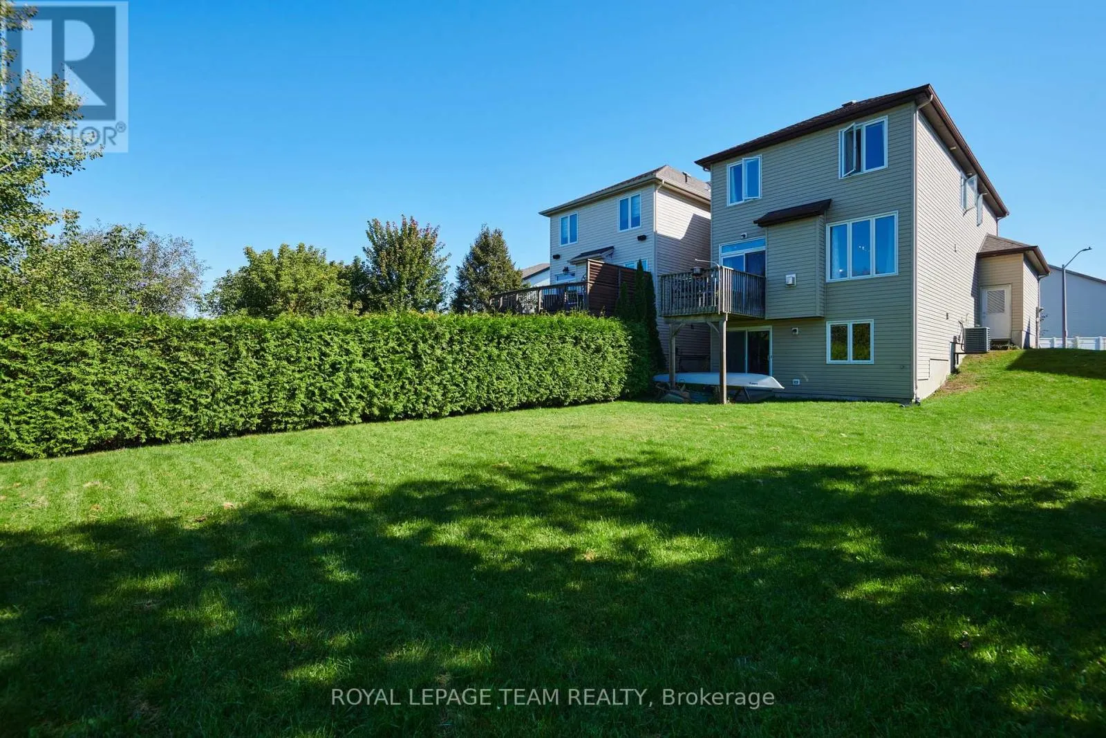 1076 NORTHGRAVES CRESCENT