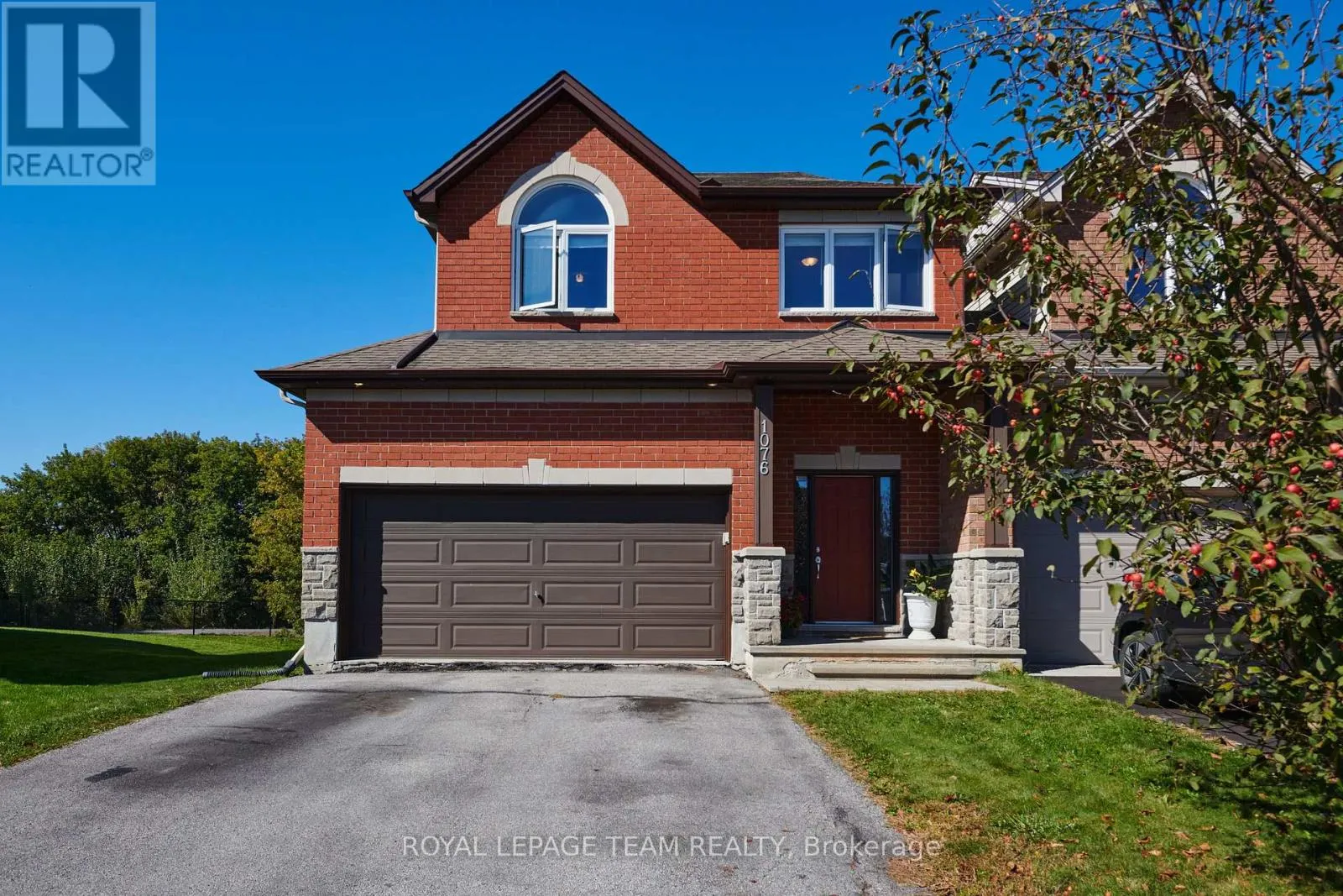 1076 NORTHGRAVES CRESCENT