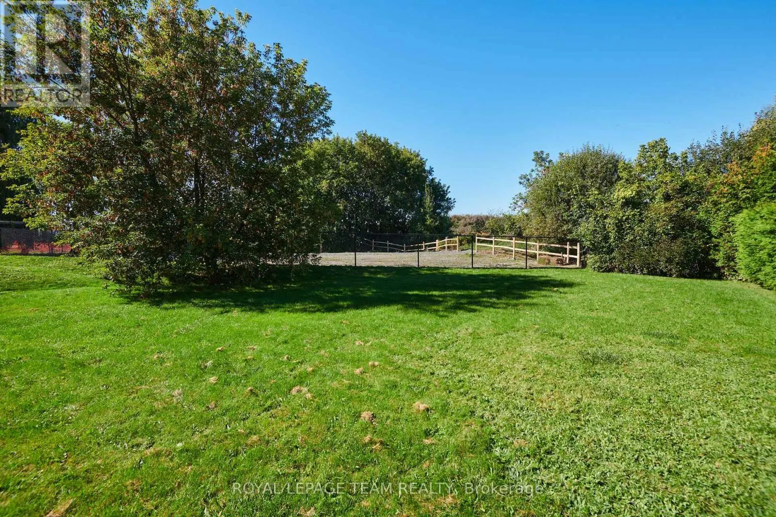 1076 NORTHGRAVES CRESCENT