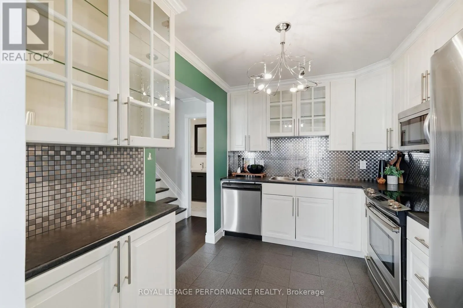 11 - 3415 UPLANDS DRIVE