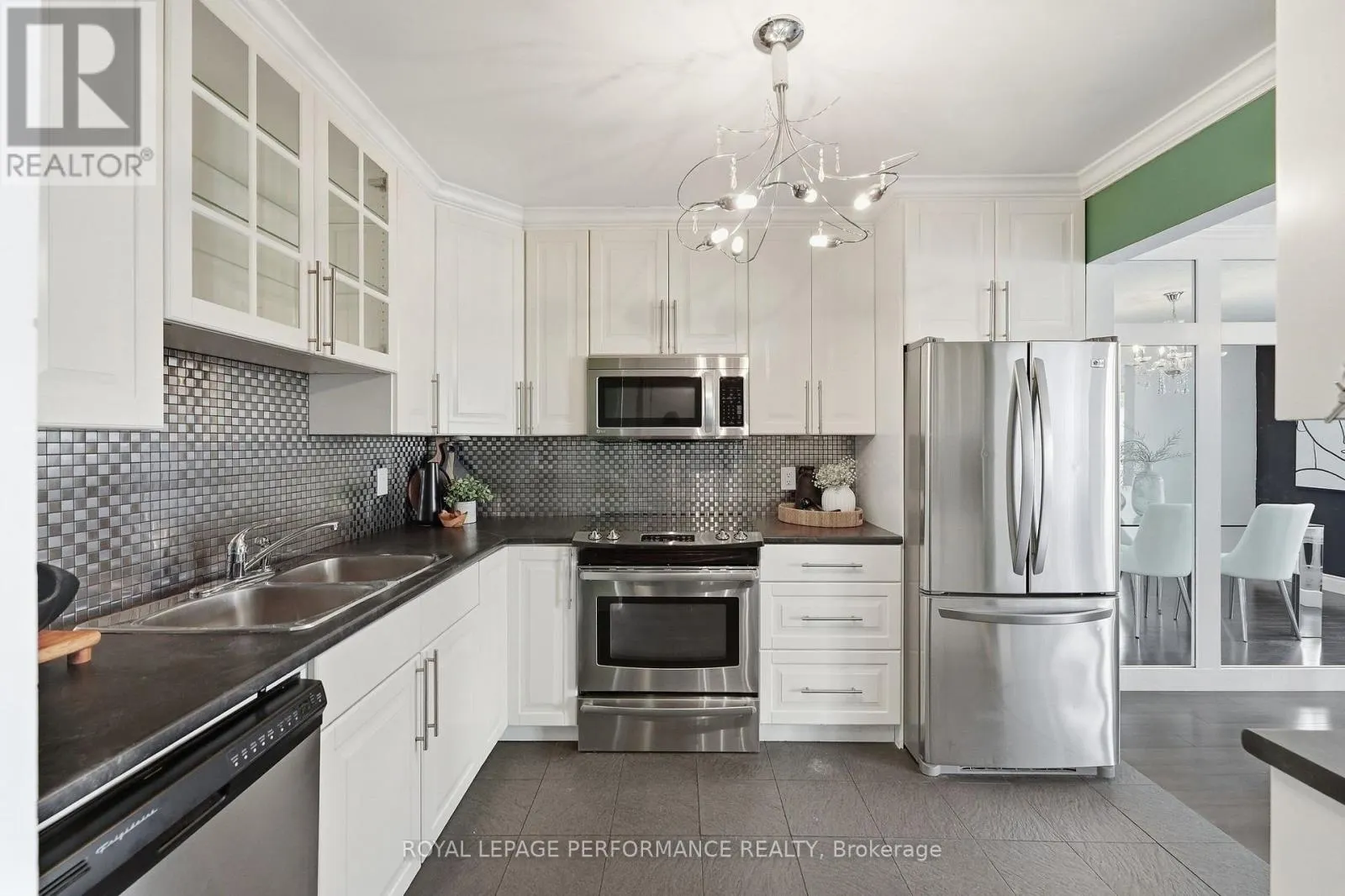 11 - 3415 UPLANDS DRIVE