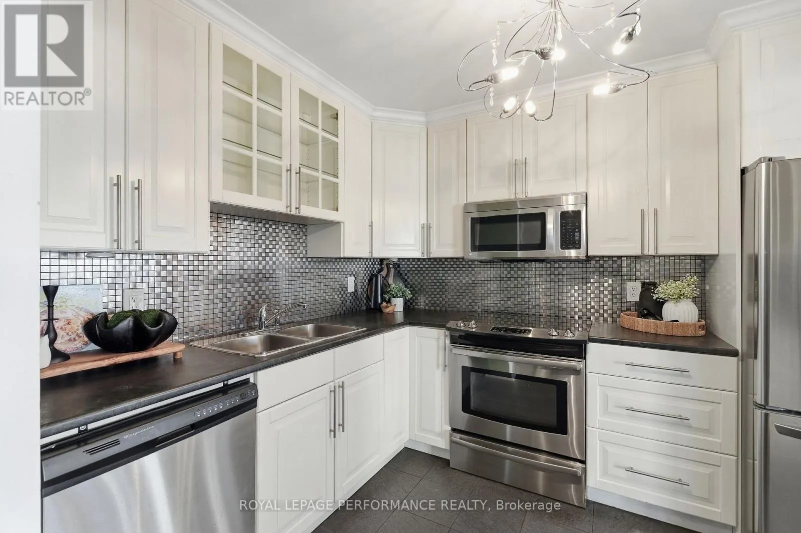 11 - 3415 UPLANDS DRIVE