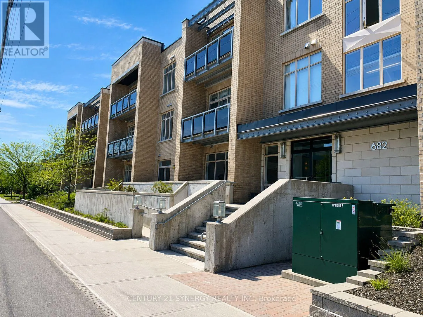 209 - 682 CHURCHILL AVENUE N