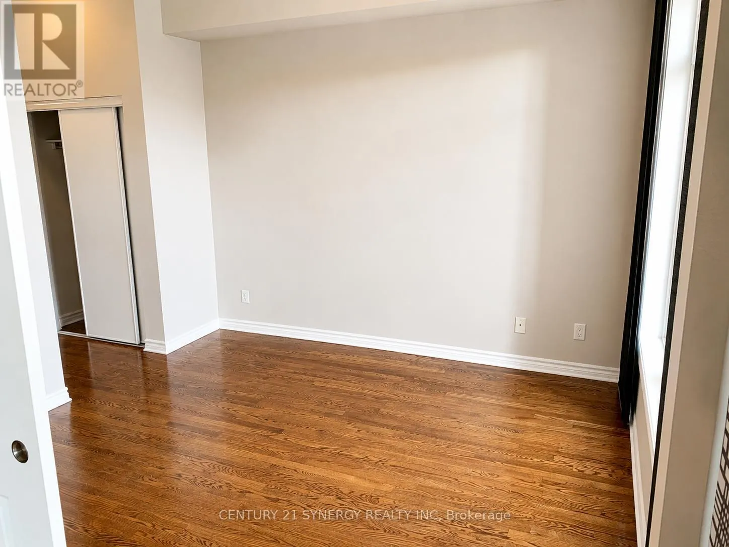 209 - 682 CHURCHILL AVENUE N
