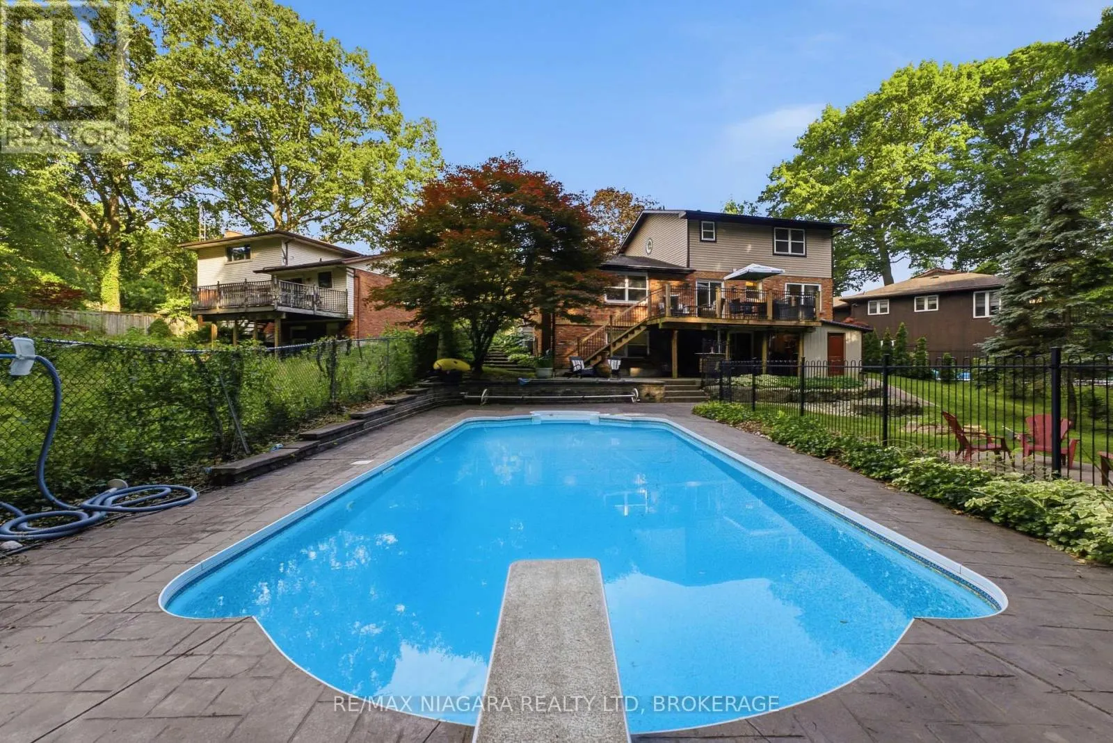 9 BEECHNUT COURT