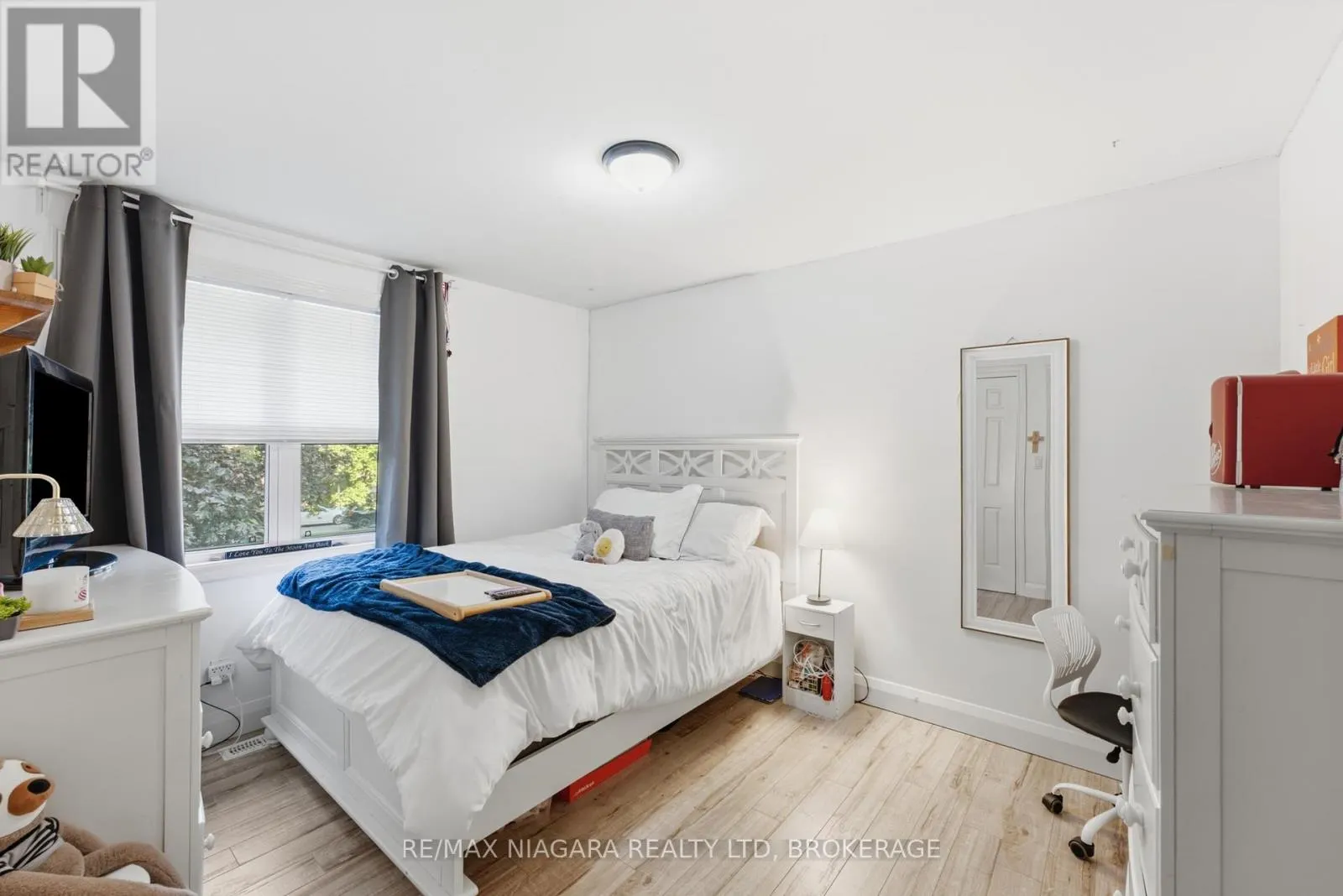 9 BEECHNUT COURT